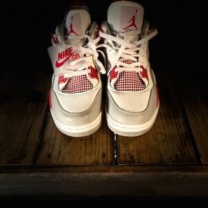 Jordan 4 Retro SB